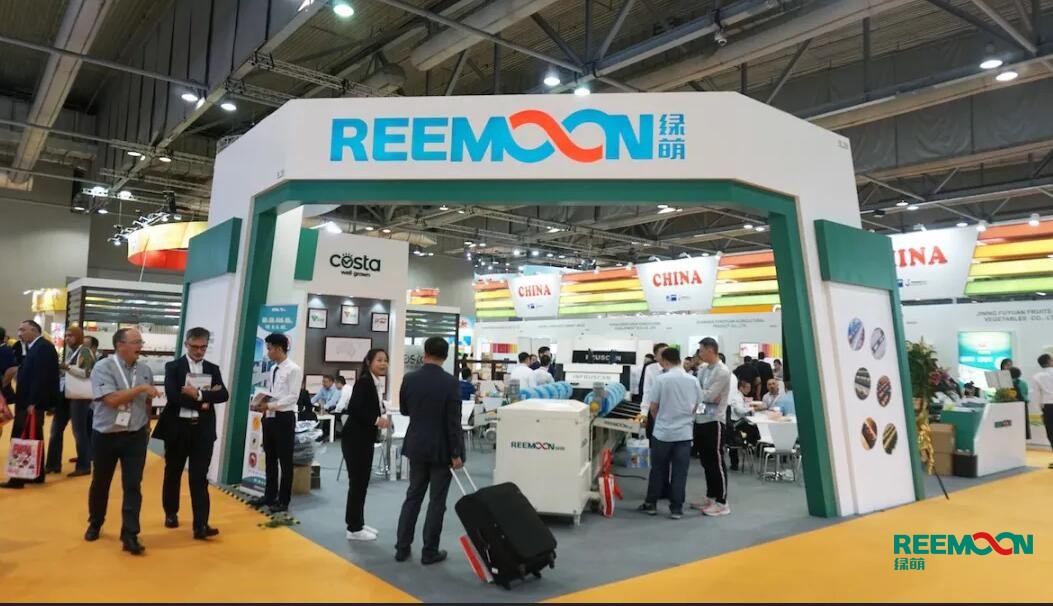 2019年9月4日-6日，江西綠萌科技控股有限公司亮相亞洲國際博覽館舉辦的2019香港亞洲果蔬展會。為期3天的香港亞洲果蔬展會，綠萌攜多款重磅產品參與本次展會，精彩多多、亮點滿滿，吸引眾多海內外專業客戶前來恰談。撥開人群，看看廬山真面目硬核“多發”，全球公開亮相柚類厚海綿層穿透障礙的關鍵技術已被綠萌突破，帶