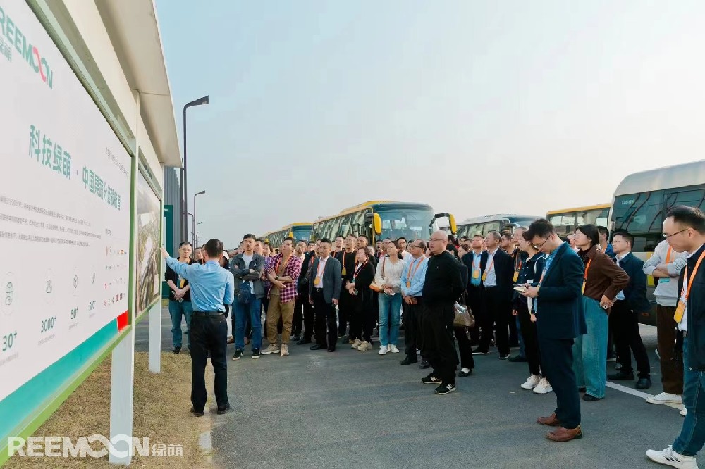 11月25日—26日，為期兩天的2023贛南臍橙國際博覽會暨中國柑桔學會2023年學術年會在贛南臍橙的發源地江西省信豐縣盛大召開！大會期間，綠萌的觀摩活動令人矚目，演示最新柑桔智能分選技術，全方位展示推動柑桔產業標準化、數字化、品牌化發展的創新力量。綠萌的觀摩活動分兩個環節，現場演示臍橙AI分選流程和綠萌智能裝備產